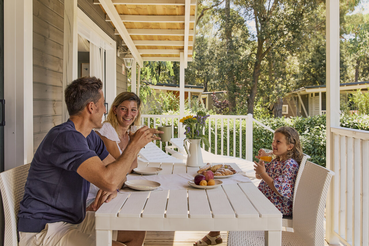 Family on mobile home terrace at CAPFUN Campo dei Fiori, Rosignano Marittimo.