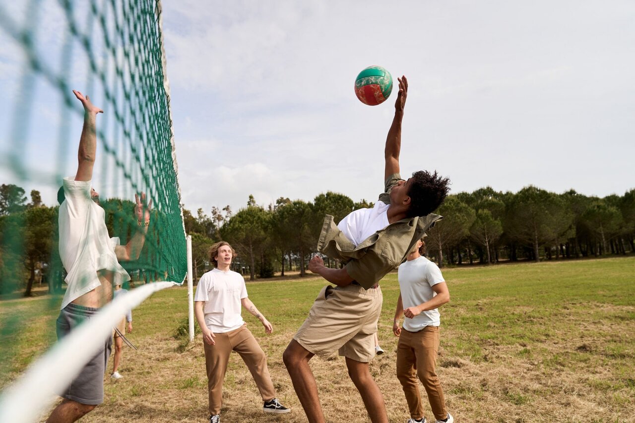 Outdoor volleyball at CAPFUN Campo dei Fiori campsite in Rosignano Marittimo (57).