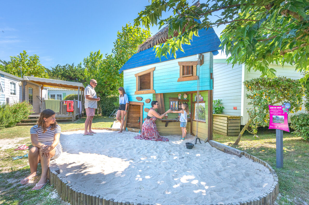 Playhouse and sandpit at CLICOCHIC Camp du Soleil campsite in Ars-en-R� (17).