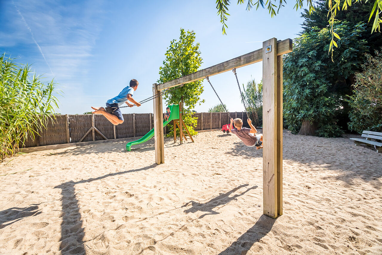 Swings at camping CLICOCHIC Camp du Soleil in Ars-en-R� (17).