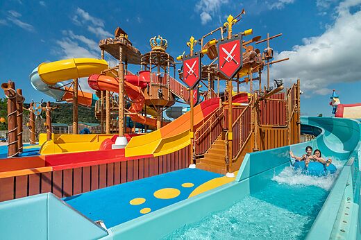Water slides and children's water games at CAPFUN Carpe Diem campsite in VAISON LA ROMAINE (84)