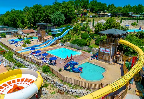 Aquatic park with pools and giant slides at CAPFUN Carpe Diem campsite in VAISON LA ROMAINE (84).