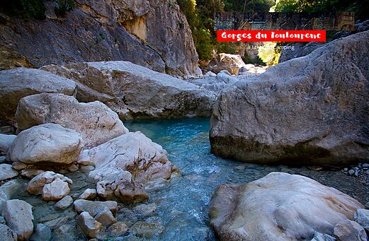 Gorges du Toulourenc, river and rocks near Vaison-la-Romaine (84).