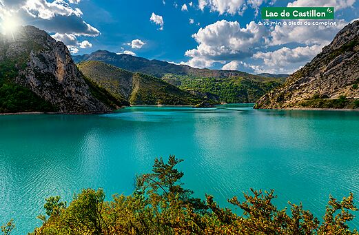 Lake of Castillon with turquoise waters surrounded by mountains, near Castellane.