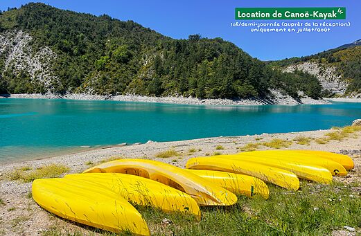 Yellow kayaks and canoes for rent by the lake at CLICOCHIC Castillon de Provence campsite in Castellane (04).