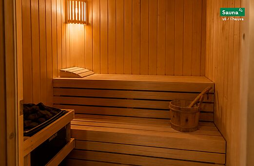 Wooden sauna, benches and stove, at CLICOCHIC Castillon de Provence campsite in Castellane (04).