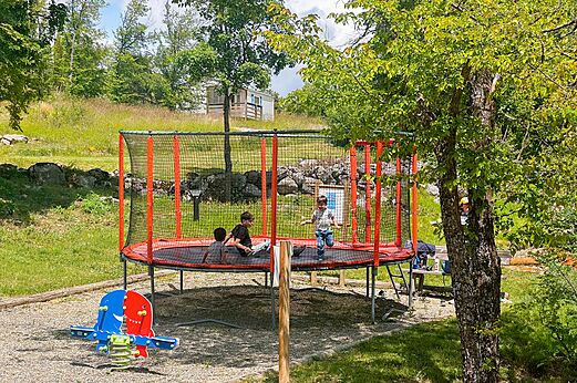 Safe trampoline for children at CLICOCHIC Castillon de Provence campsite in Castellane (04).