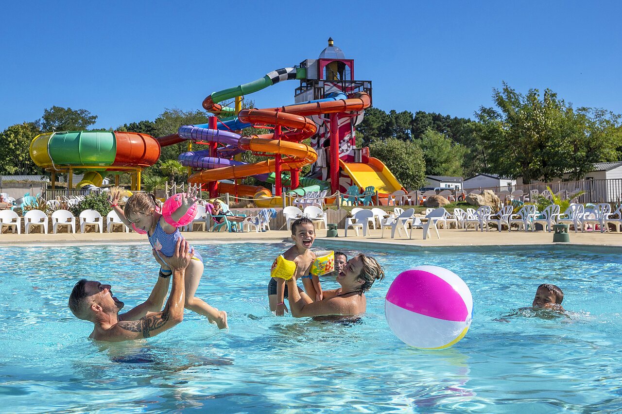 Outdoor pool, water slides, family fun at CAPFUN Cenic campsite in PENESTIN (56).