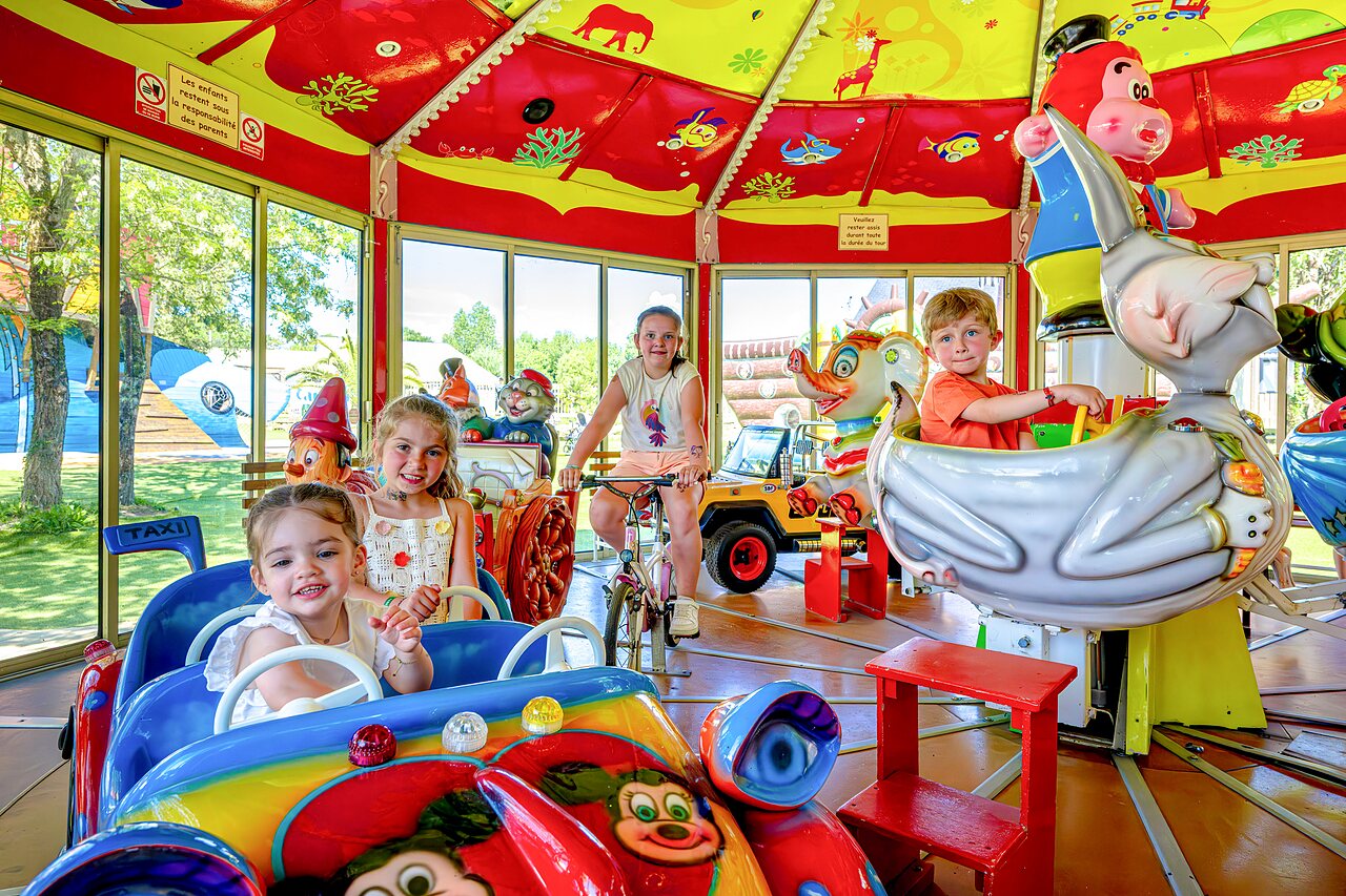 Children on carousel, indoor play area at CAPFUN Cenic PENESTIN (56).