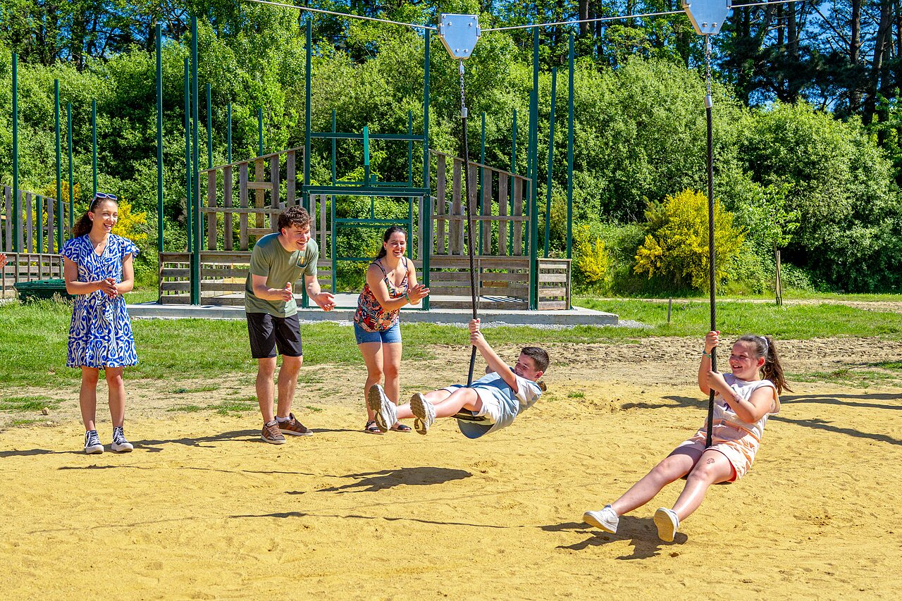 Children and adults on the zip line at CAPFUN Cenic campsite in PENESTIN (56).