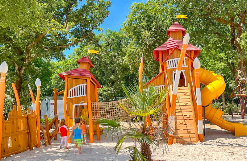 Large wooden playground with slide for children at VAGUES OCEANES Domaine les Charmilles campsite in Saint-Laurent-de-la-Pr�e (17).
