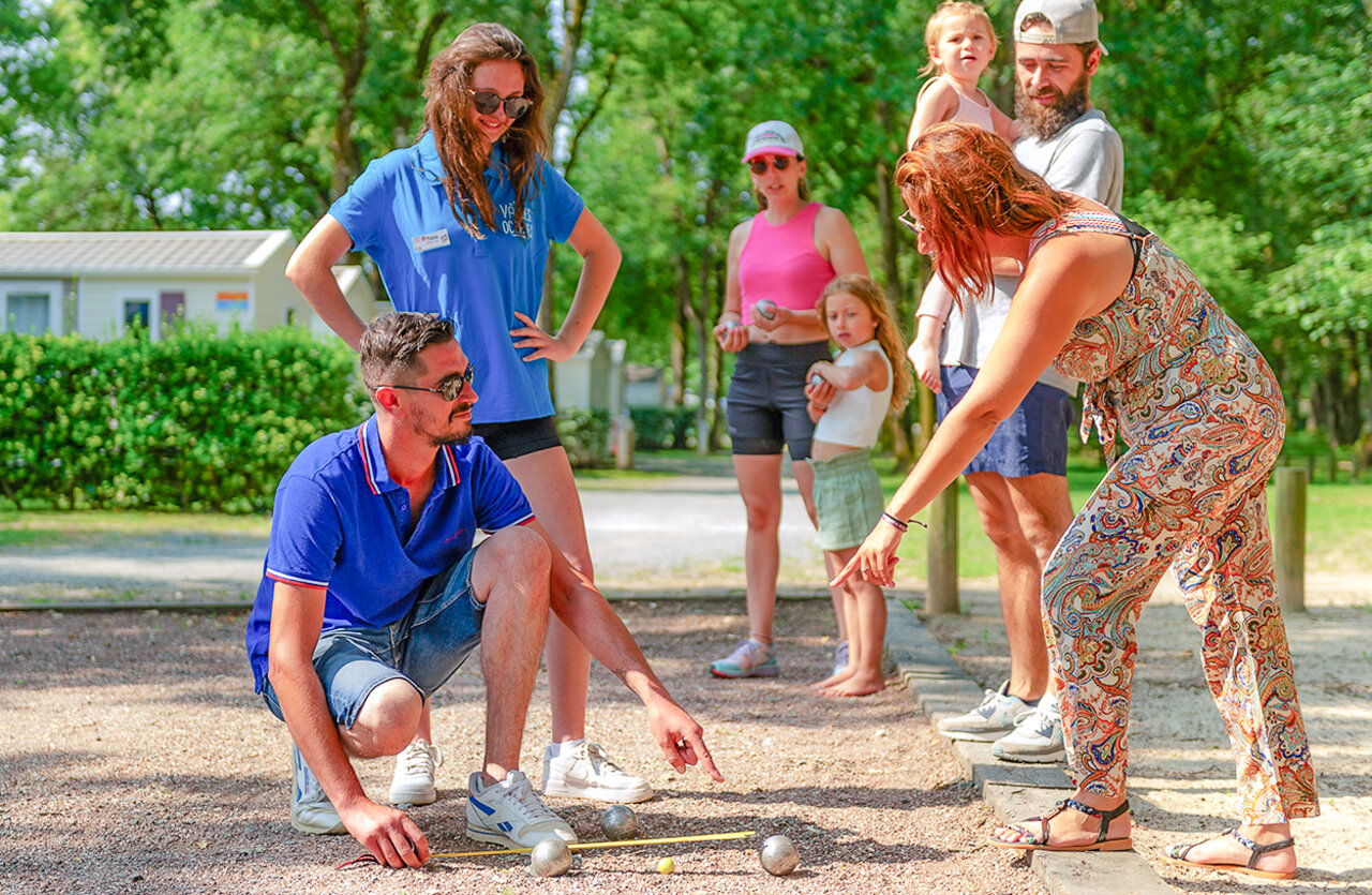 Family p�tanque game at VAGUES OCEANES Domaine les Charmilles campsite in Saint-Laurent-de-la-Pr�e (17).