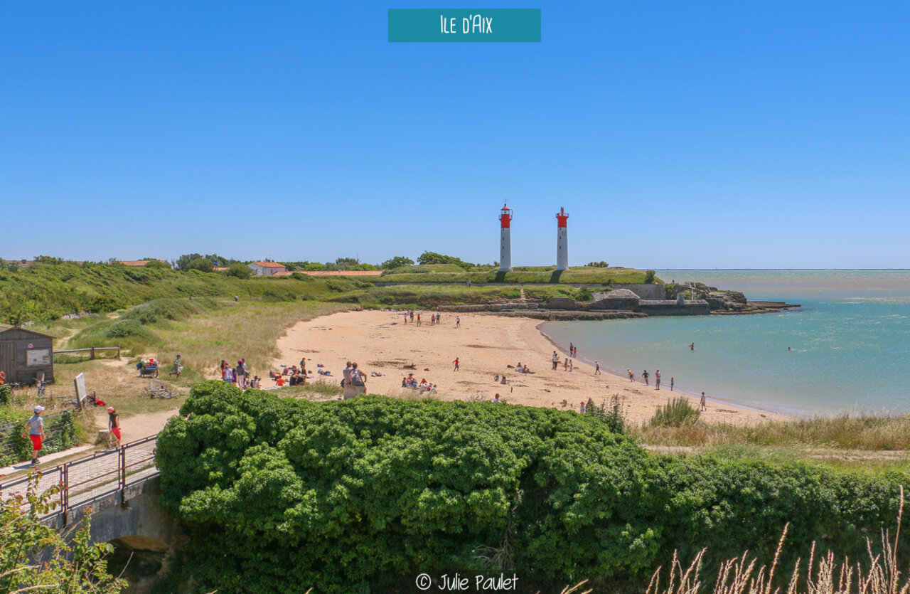 �le d'Aix beach with lighthouses, tourist attraction near Saint-Laurent-de-la-Pr�e.