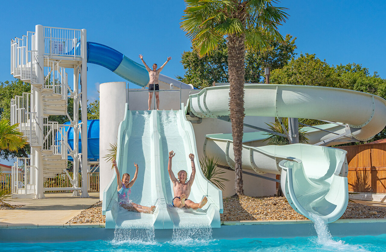 Water slides, swimming pool at VAGUES OCEANES Domaine les Charmilles campsite in Saint-Laurent-de-la-Pr�e.