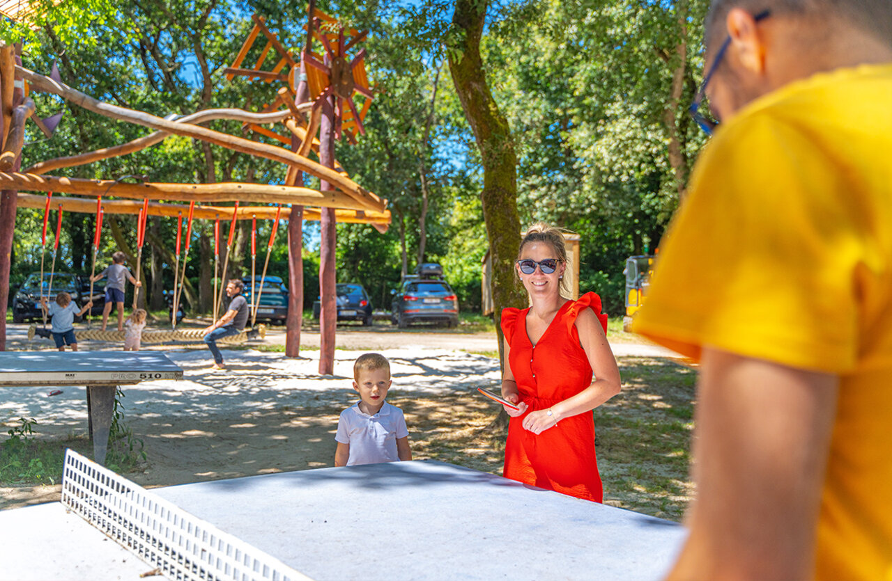 Playground and table tennis at VAGUES OCEANES Domaine les Charmilles campsite in Saint-Laurent-de-la-Pr�e (17).