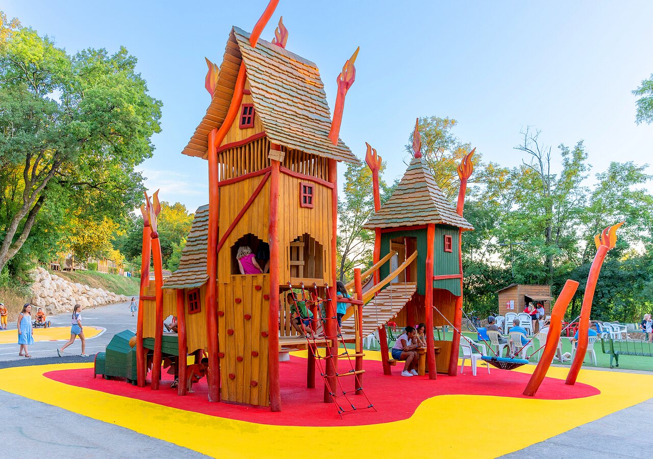 Large themed wooden playground for children at camping CLICOCHIC Ch�teau de Boisson in All�gre-les-Fumades (30).