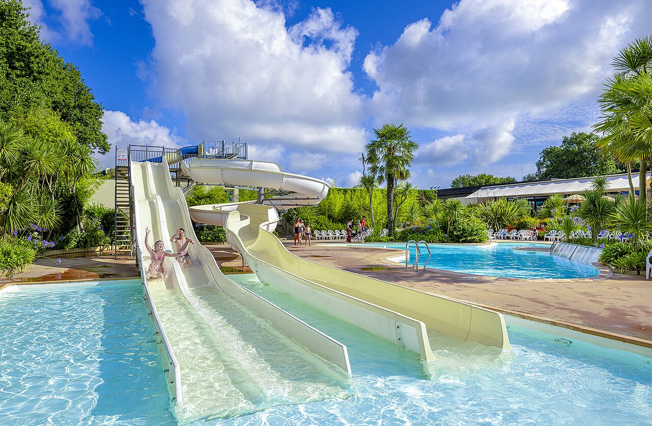 Water slides, outdoor pool, CAPFUN Ch�teau de Galin�e, SAINT CAST LE GUILDO (22).