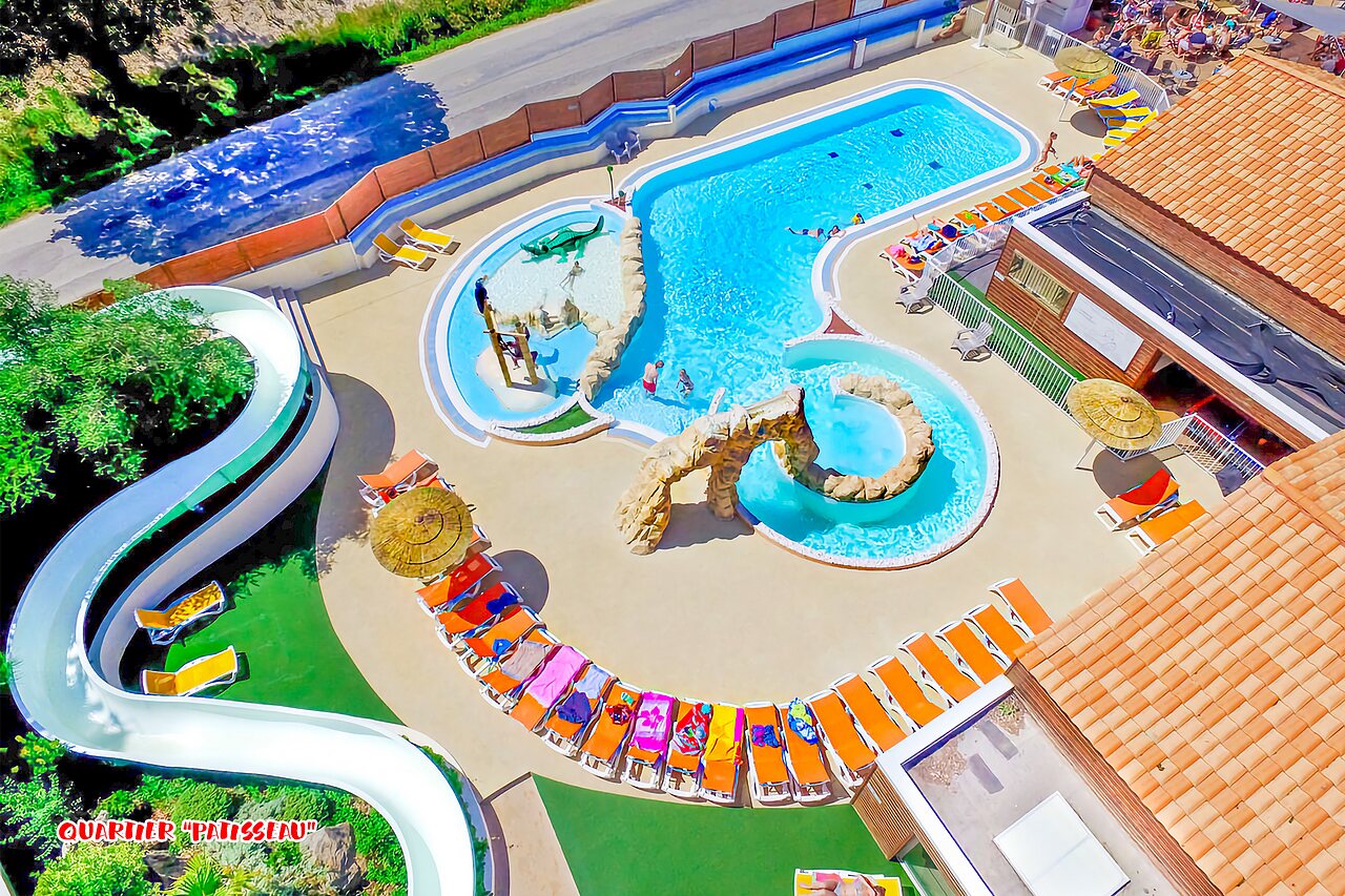 Aquatic complex, water slides and outdoor pools at CAPFUN La Ch�naie campsite in PORNIC (44).