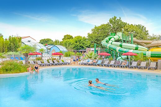 Outdoor pool, giant water slides, chairs at CAPFUN La Ch�naie, PORNIC (44).