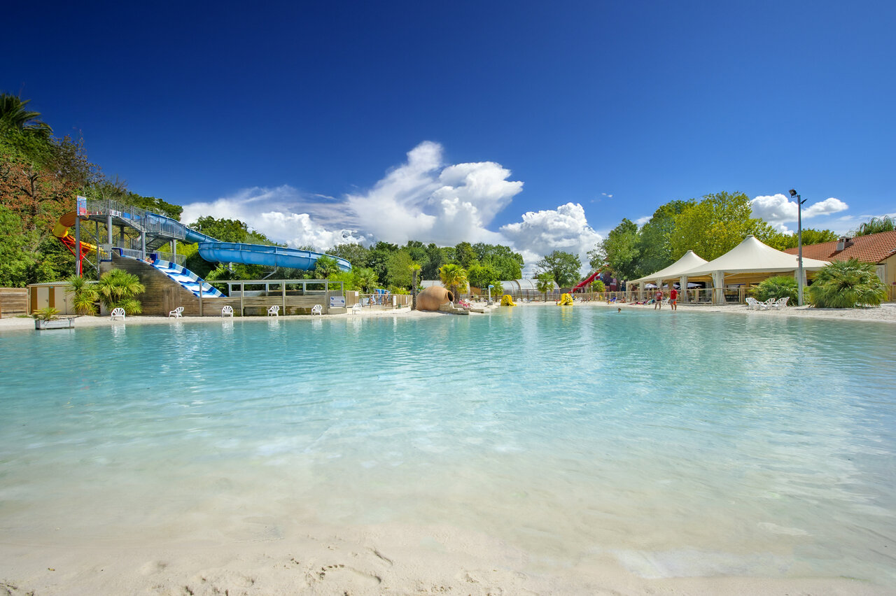 Large swimming pool with water slides and sandy beach at CAPFUN Ch�nes Medis/Royan (17).