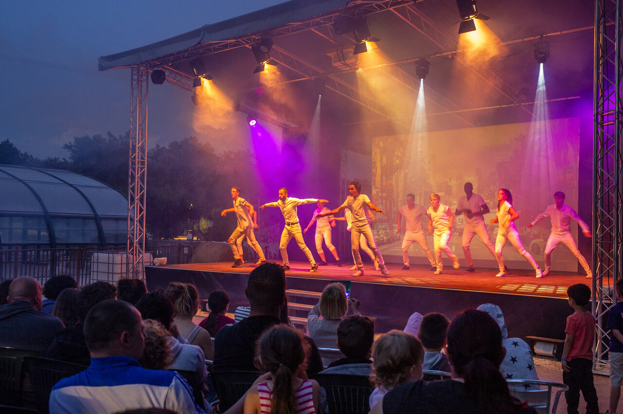 Dance show on lit stage with audience at CAPFUN Ch�nes Medis/Royan (17).