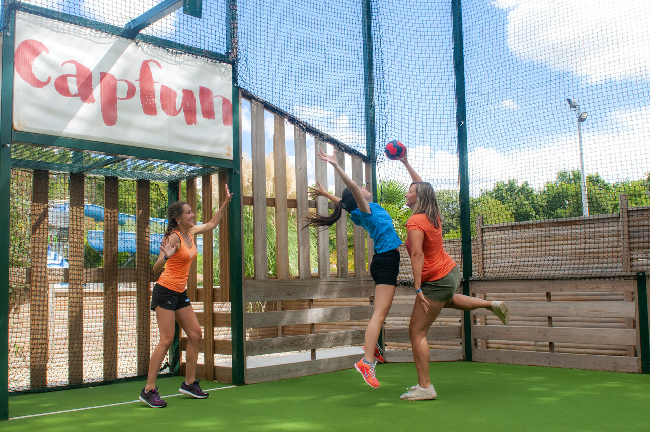 Women playing ball on multisport court at CAPFUN Ch�nes campsite in Medis/Royan.