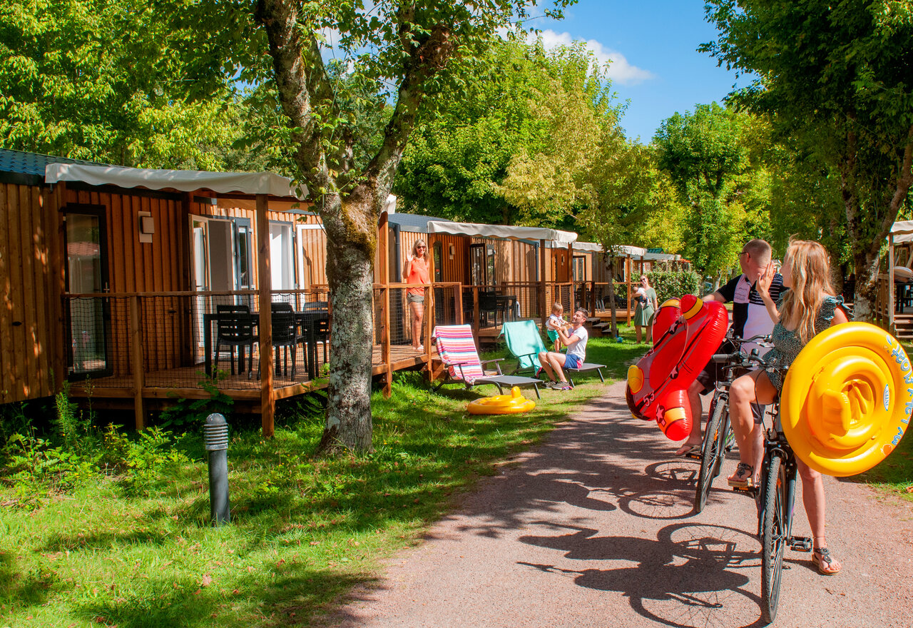 Wooden Mobile Homes, family cycling with inflatables at CAPFUN Ch�nes Medis/Royan (17).