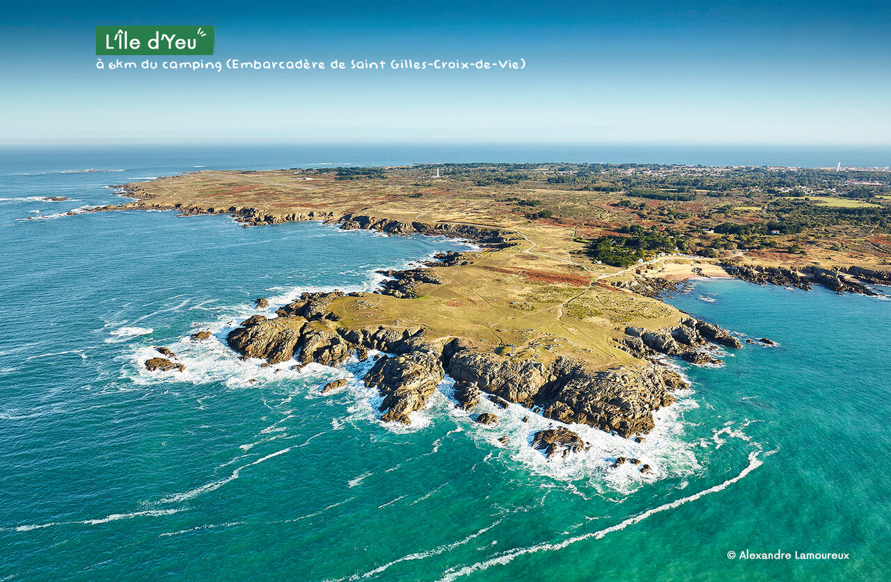 �le d'YEU, wild coast, rocky cliffs, turquoise sea near Saint Hilaire de Riez.