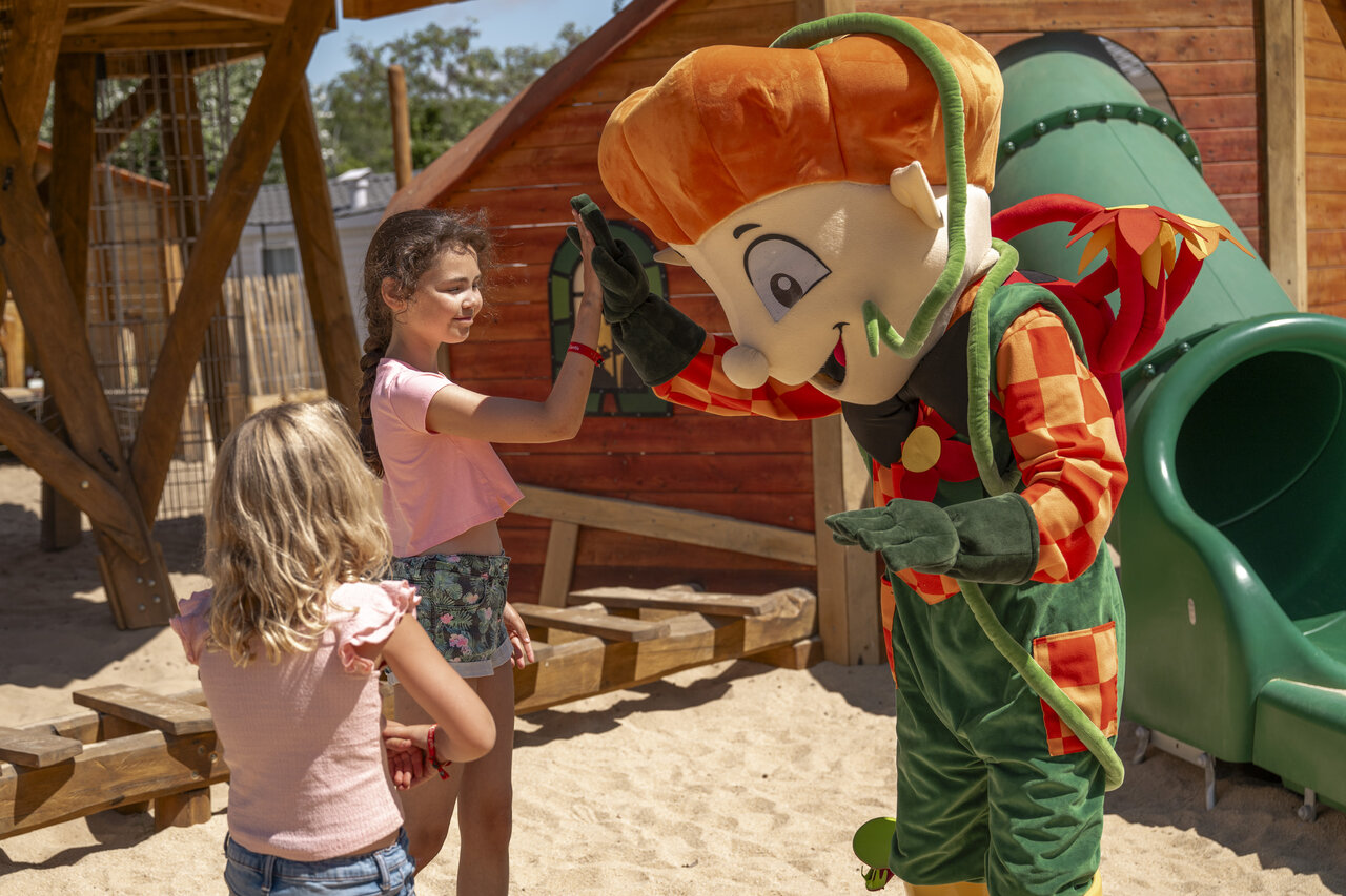 Mascot and children on the playground at CLICOCHIC Chouans campsite (85).