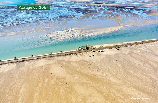 Passage du Gois, unique submersible road in Vend�e, near Noirmoutier.