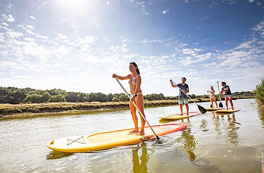 Stand-up paddle on the river at CLICOCHIC Chouans campsite in Saint Hilaire de Riez.