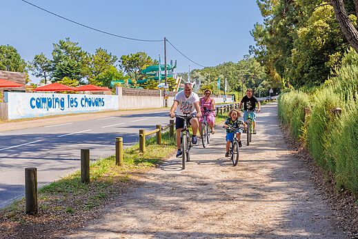 Family cycling on bike path near CLICOCHIC Chouans campsite (85).