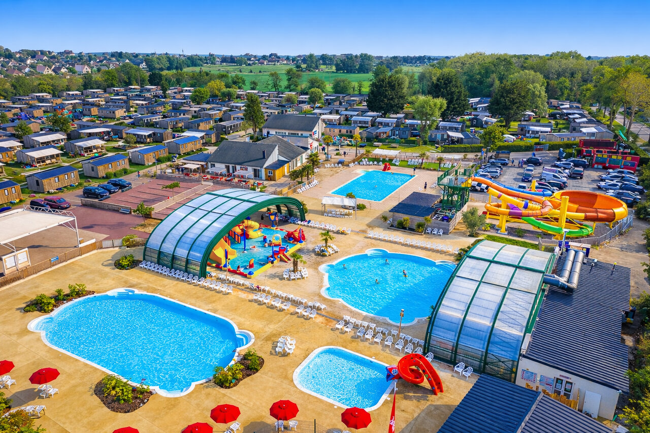 Water park, outdoor and indoor pools at CAPFUN Citadelle de Loustic campsite in Hermanville sur Mer.