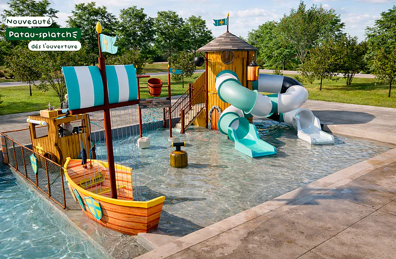 Patau-splatch water play area, slides and pirate ship at CLICOCHIC campsite (67).
