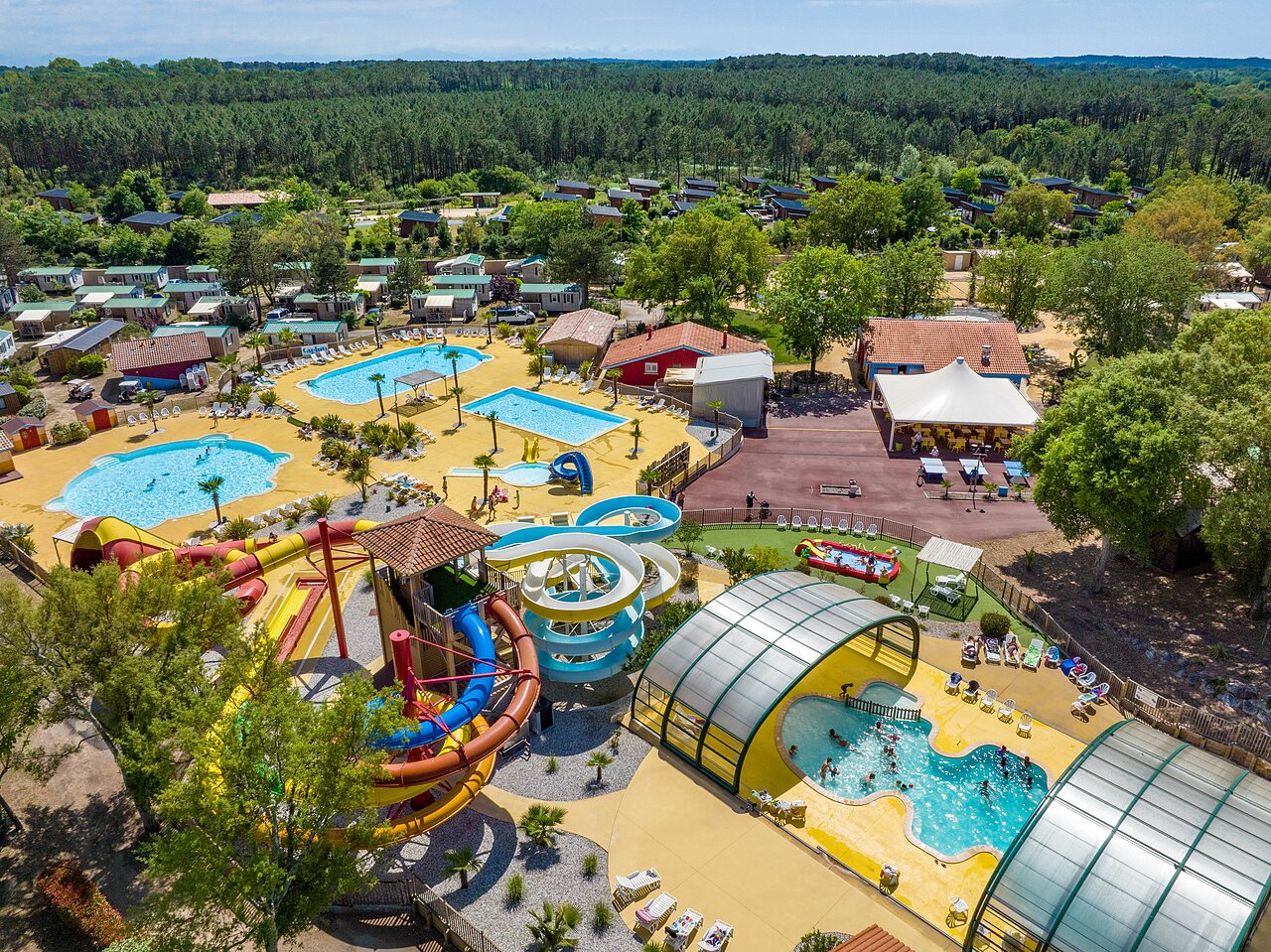 Giant waterslides, outdoor and covered pools CAPFUN Clown Oc�an TOSSE (40).