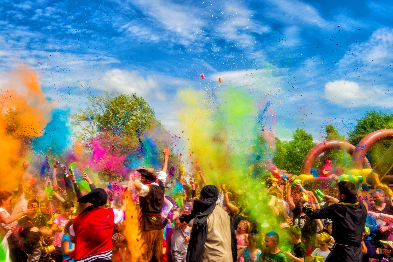 Color festival, games at CAPFUN Clown Oc�an campsite in TOSSE (40).