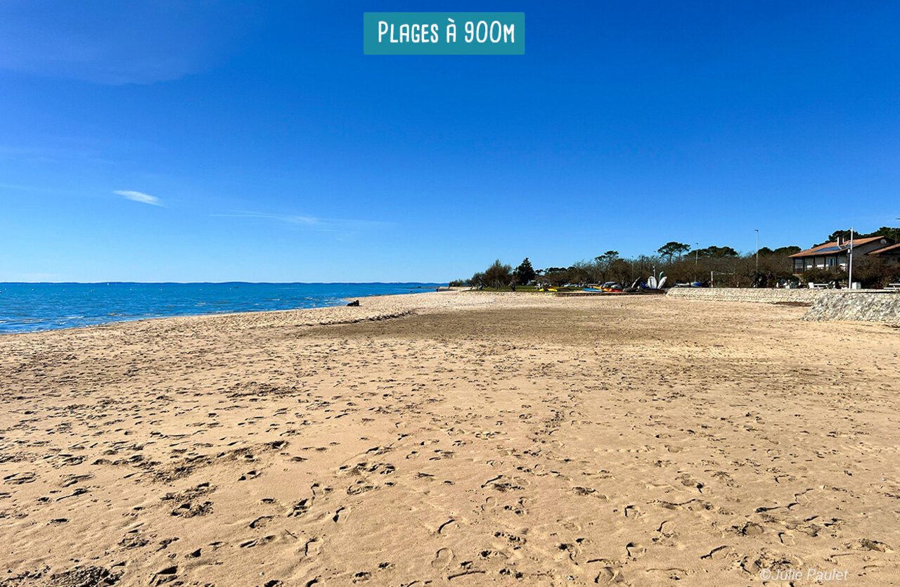 Sandy beach, blue sea at VAGUES OCEANES Coq Hardi in Cassy-Lanton.