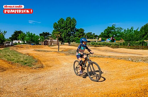Child on bike on the pumptrack at CAPFUN Côte Vermeille campsite in PORT LA NOUVELLE.