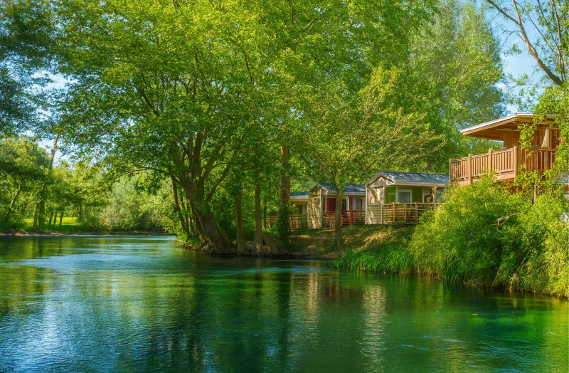 Comfortable accommodations by the river at CLICOCHIC Couteli�re campsite in Lagnes (84).