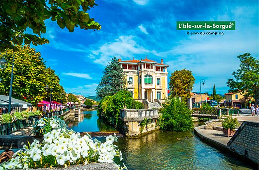 Sorgue canal and colorful houses in L'Isle-sur-la-Sorgue, Provence.