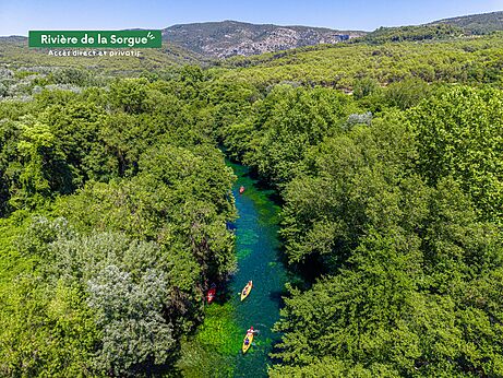 Kayaks on the Sorgue river, direct private access at CLICOCHIC Coutelière campsite in Lagnes (84).