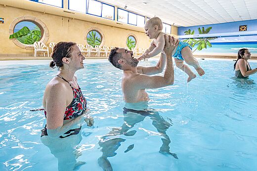 Family with baby in indoor pool, CAPFUN Curty's, Jard sur Mer (85).