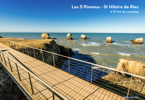 Les 5 Pineaux, coastal site with rocks and walkway in St Hilaire de Riez.