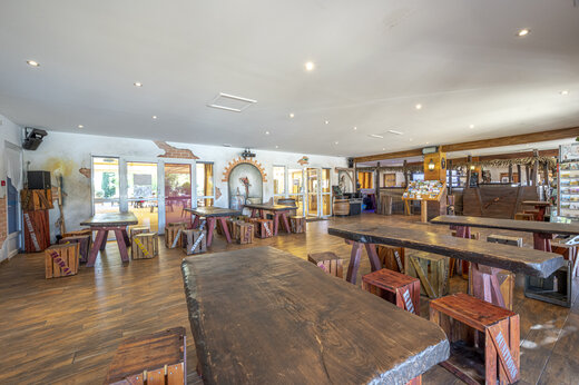 Indoor restaurant and bar at CAPFUN Dauphins Bleus campsite in GIVRAND (85).