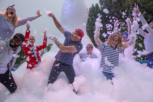 Foam party with happy campers at CAPFUN Dauphins Bleus campsite in GIVRAND (85).