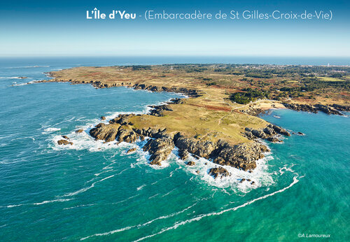 Île d'Yeu, rocky coastline and turquoise sea, place to visit near the campsite.