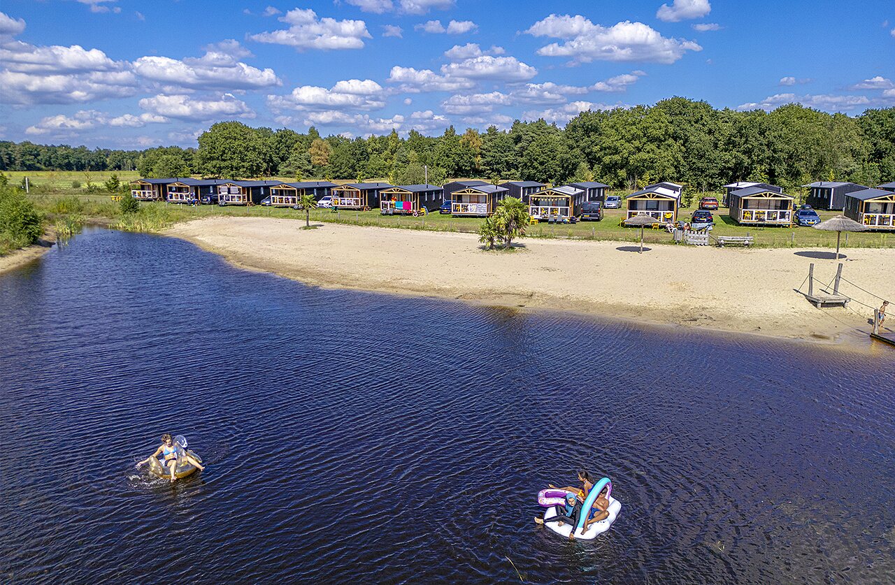 Sandy beach, lake, accommodations and activities at CAPFUN De Belten, Rheeze.
