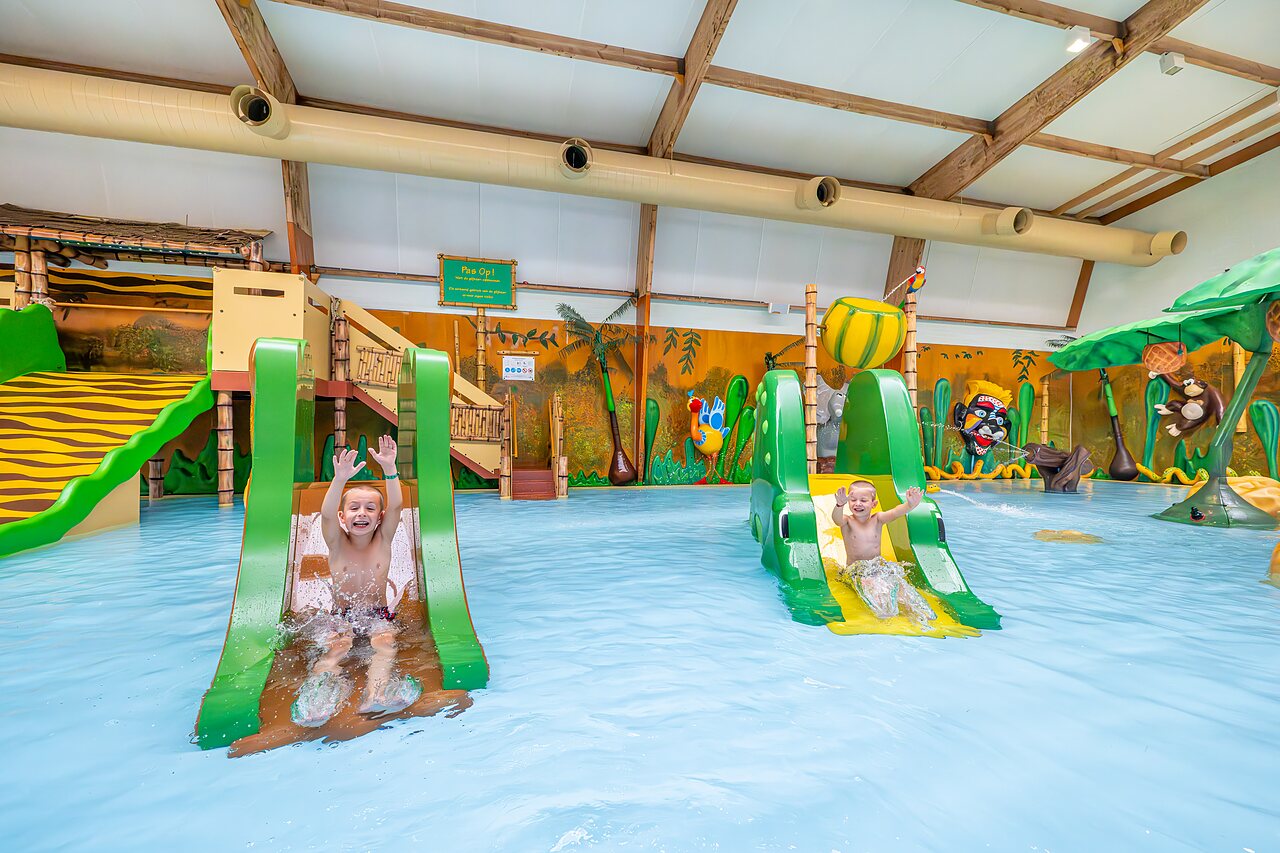 Indoor pool, slides and water games for children at CAPFUN De Belten.