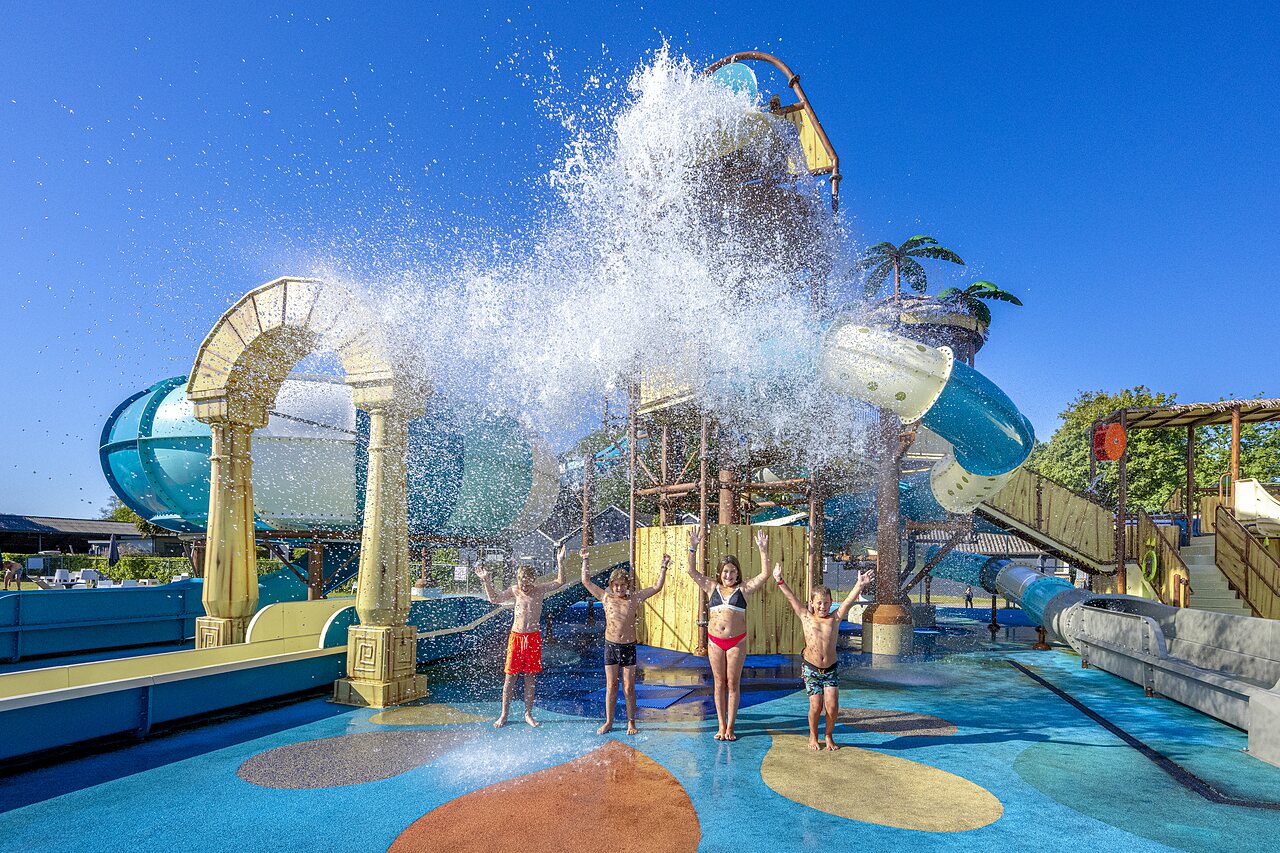 Children under giant tipping bucket at water park CAPFUN De Belten Rheeze.