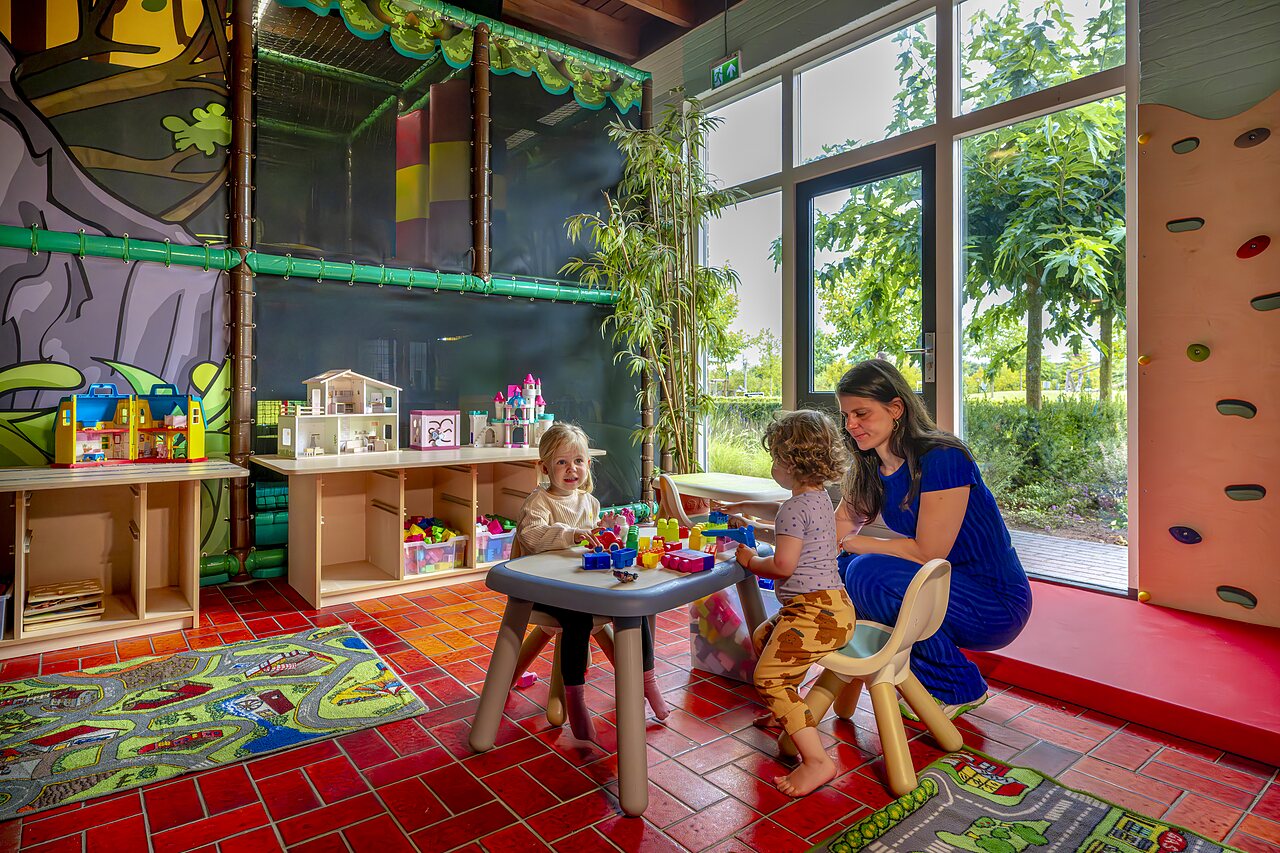 Indoor play area for children with blocks at CAPFUN De Belten campsite in Rheeze.